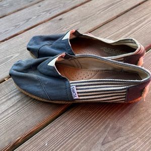 Nautical Blue & White Striped Tom’s